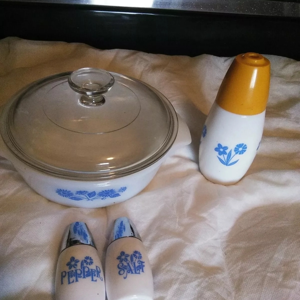 Vintage Anchor hocking fireking cornflower  Salt Pepper Sugur  Dish An Lid